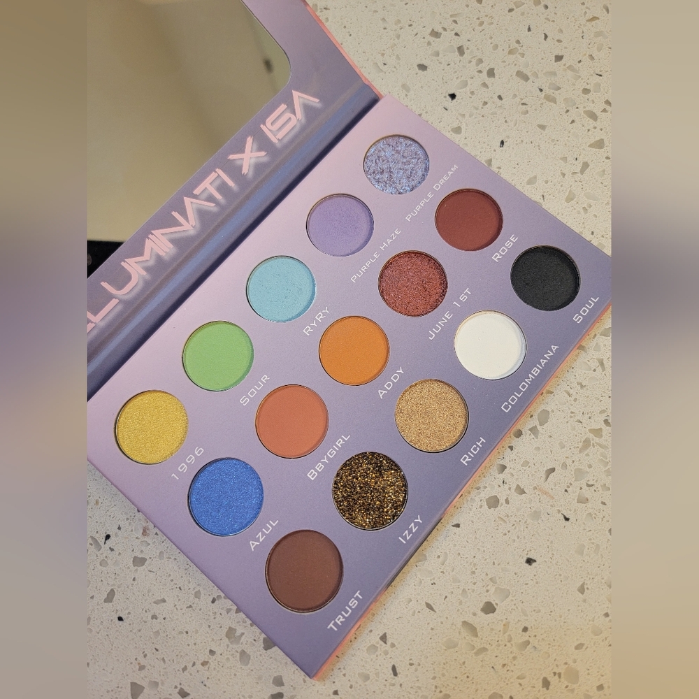 Illuminati x Isa Makeup Eyeshadow Palette - Picture 3 of 4